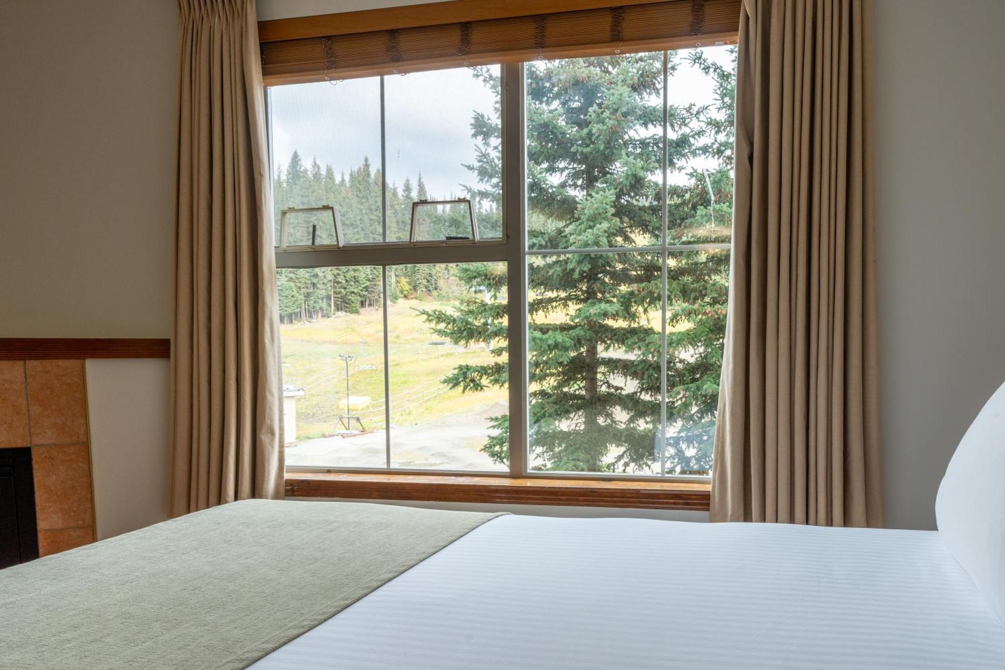 Coast Sundance Hotel