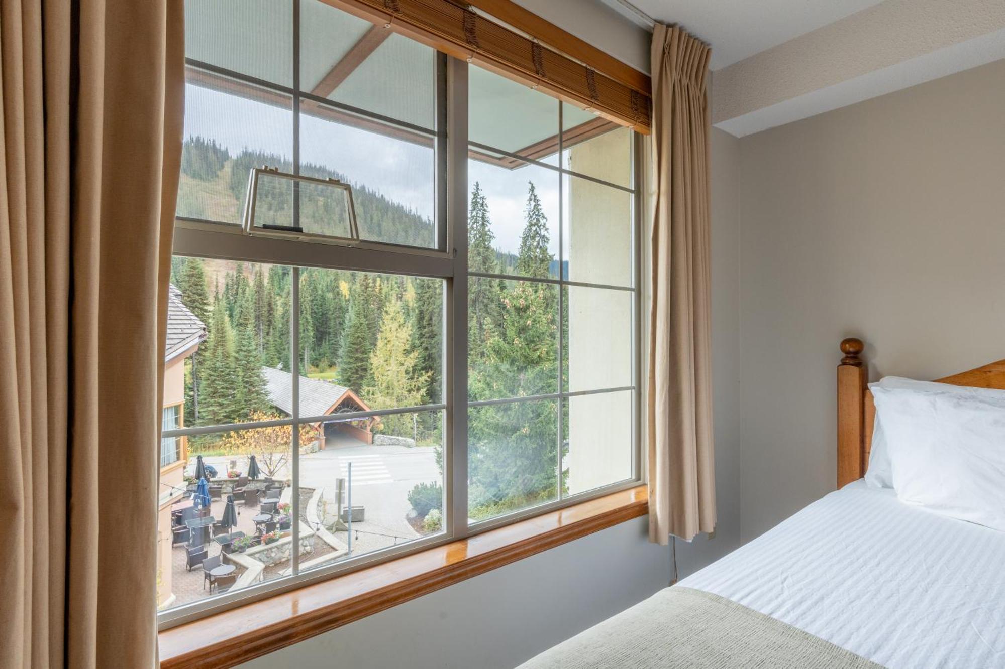Hotel Coast Sundance 4*
